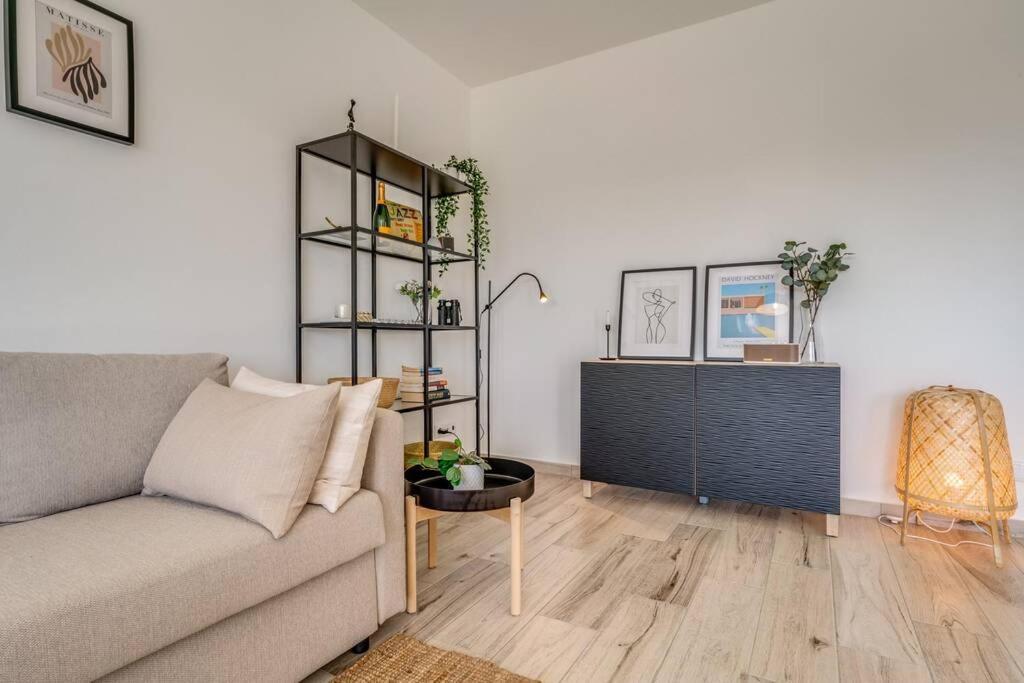 Happiness Apartment - 2Bedroom Apt In アルジェズール エクステリア 写真