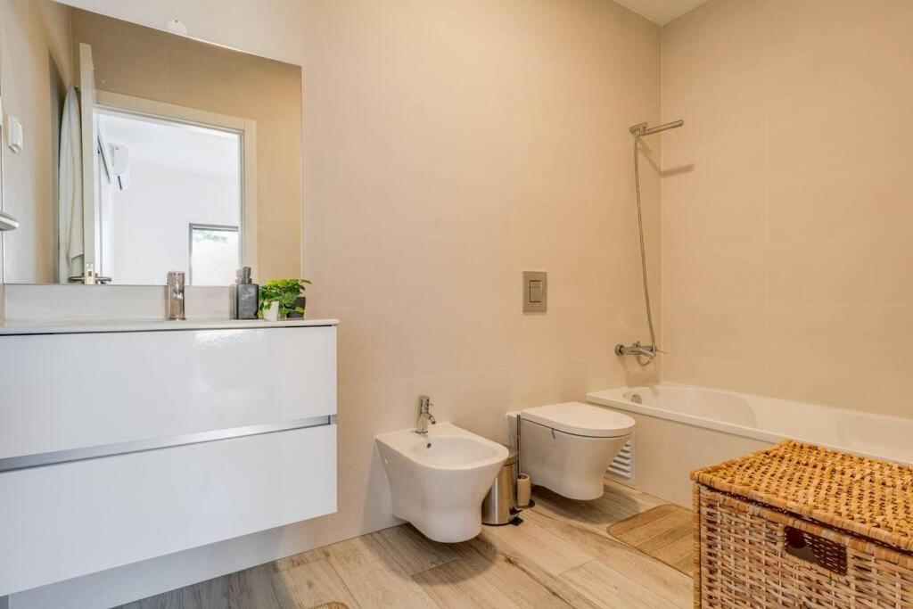 Happiness Apartment - 2Bedroom Apt In アルジェズール エクステリア 写真